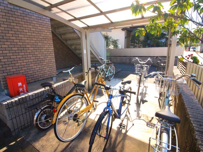 物件外観写真3　(駐輪場)