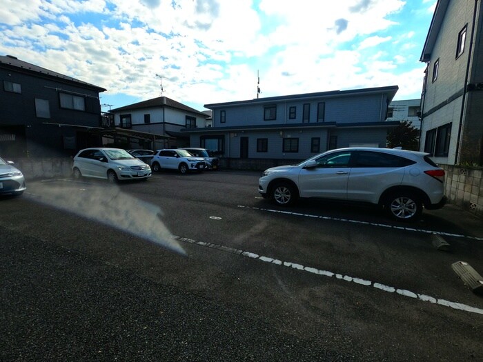 物件外観写真6　(駐車場)