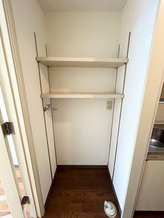 物件内観写真16　(洗濯機置場)