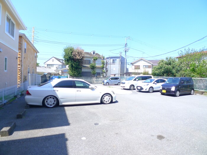 物件外観写真2　(駐車場)