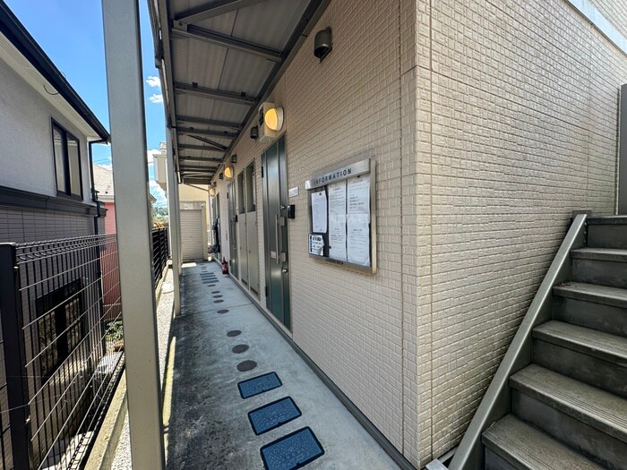 物件外観写真6　(エントランス部分)