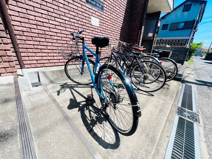 物件外観写真4　(駐輪場)