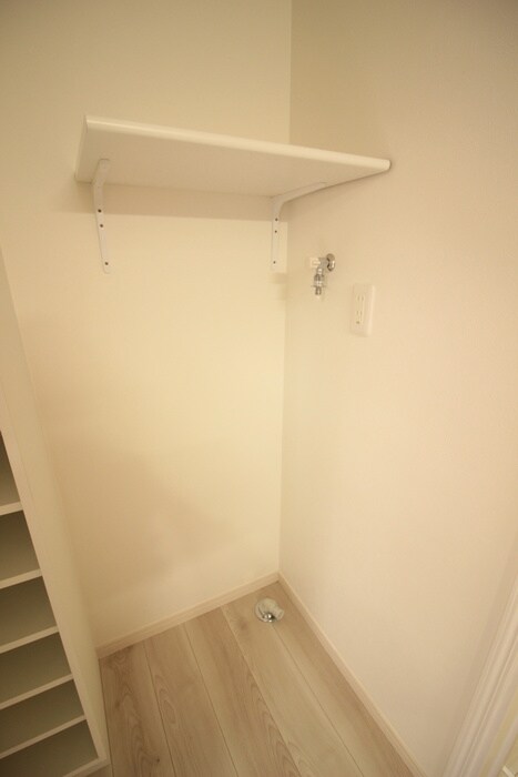 物件内観写真12　(洗濯機置場)