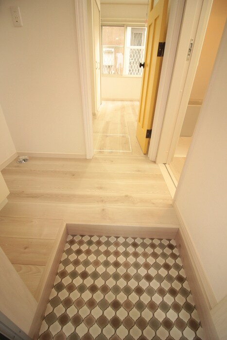 物件内観写真14　(玄関)