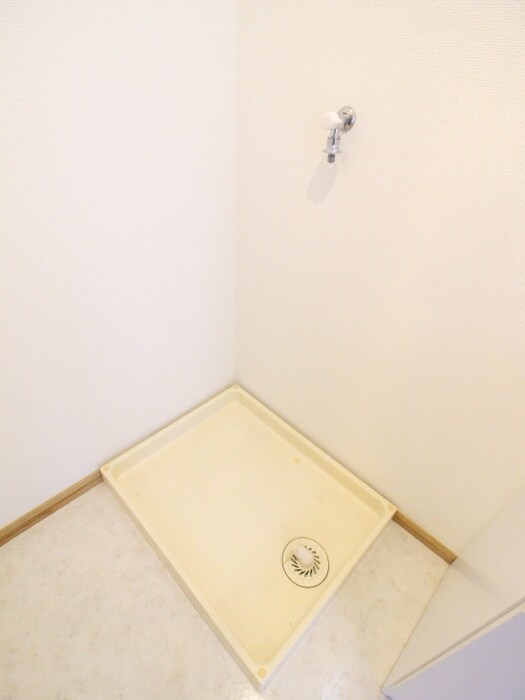 物件内観写真11　(洗濯機置場)