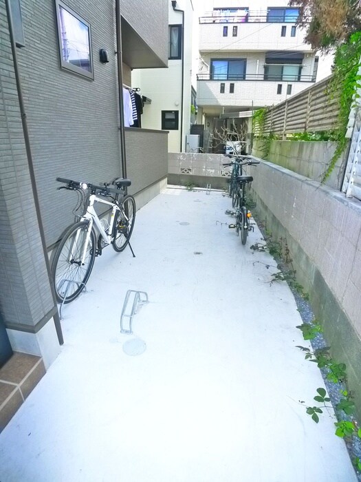 物件外観写真5　(駐輪場)