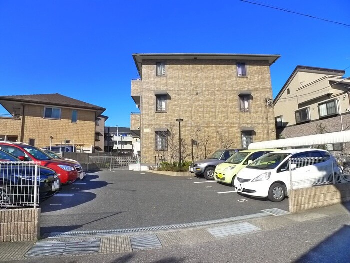 物件外観写真3　(駐車場)