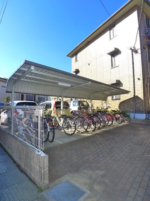 物件外観写真4　(駐輪場)