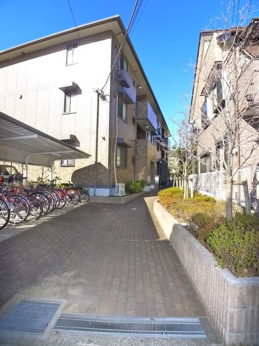 物件外観写真5　(エントランス部分)