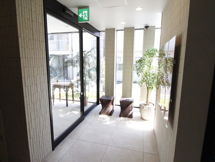 物件外観写真4　(エントランス部分)