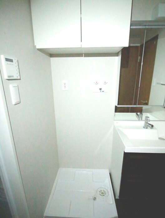 物件内観写真14　(洗濯機置場)