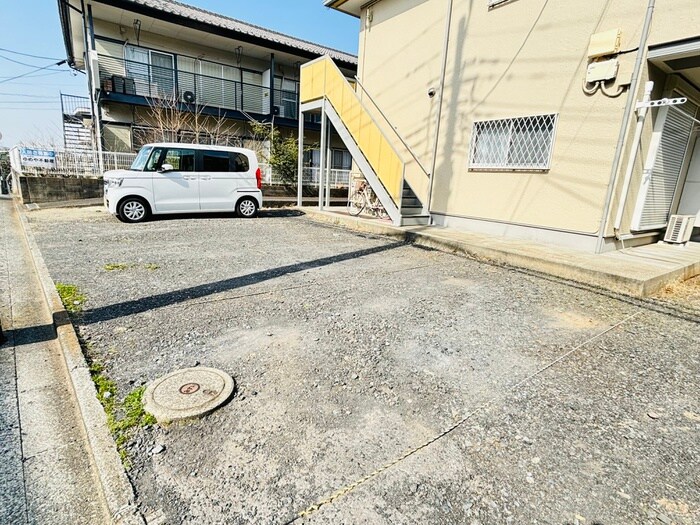 物件外観写真3　(駐車場)