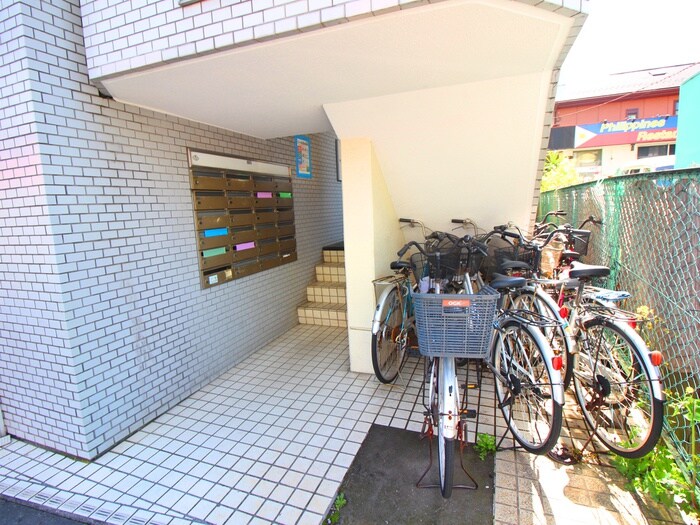 物件外観写真4　(エントランス部分)