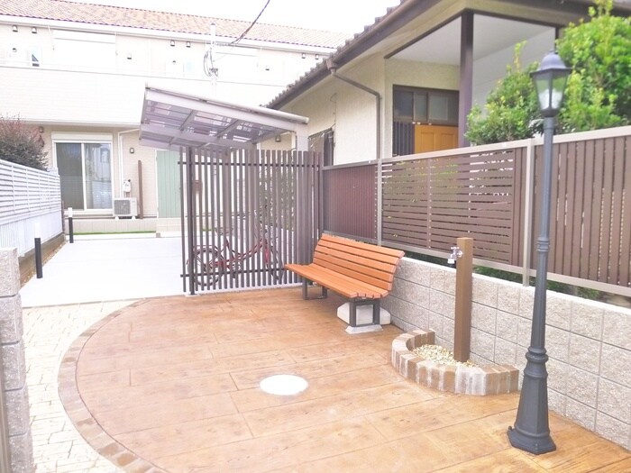 物件外観写真2　(エントランス部分)