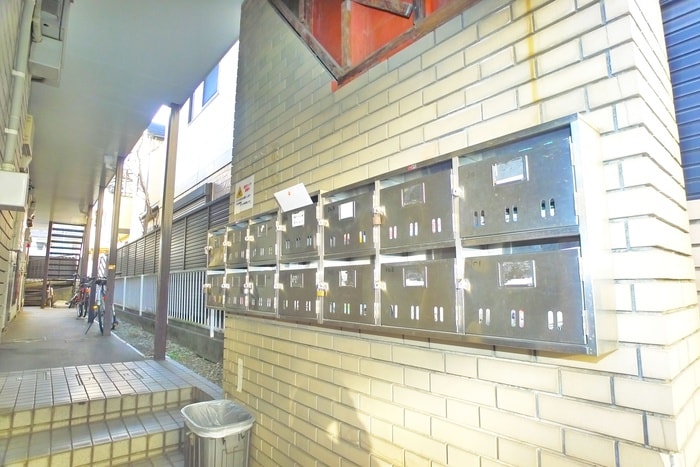 物件外観写真2　(エントランス部分)