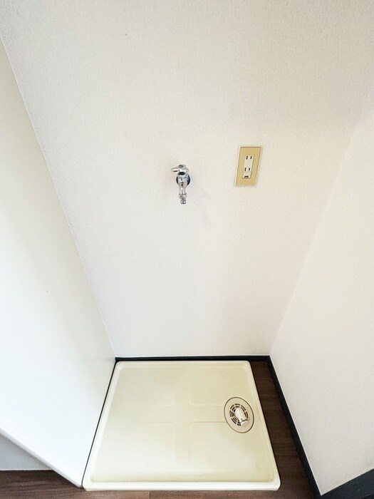 物件内観写真16　(洗濯機置場)