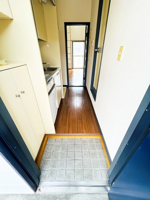 物件内観写真18　(玄関)