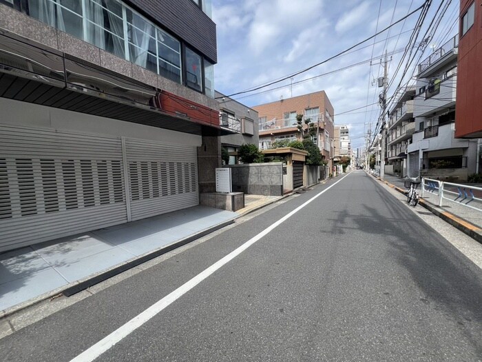 物件外観写真4　(エントランス部分)