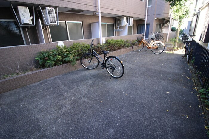 物件外観写真6　(駐輪場)