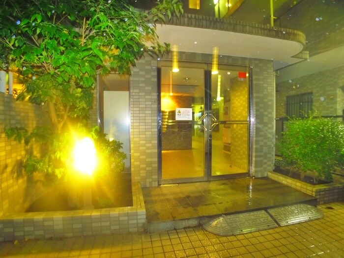 物件外観写真2　(エントランス部分)