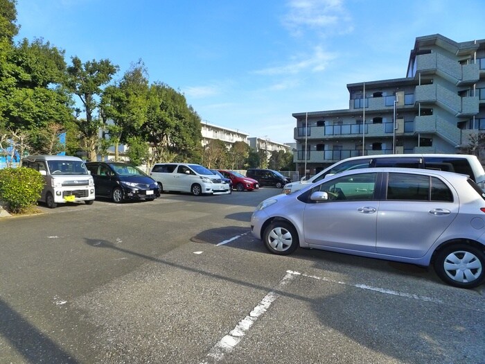 物件外観写真6　(駐車場)