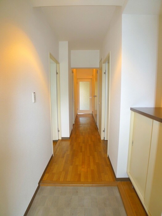 物件内観写真16　(玄関)