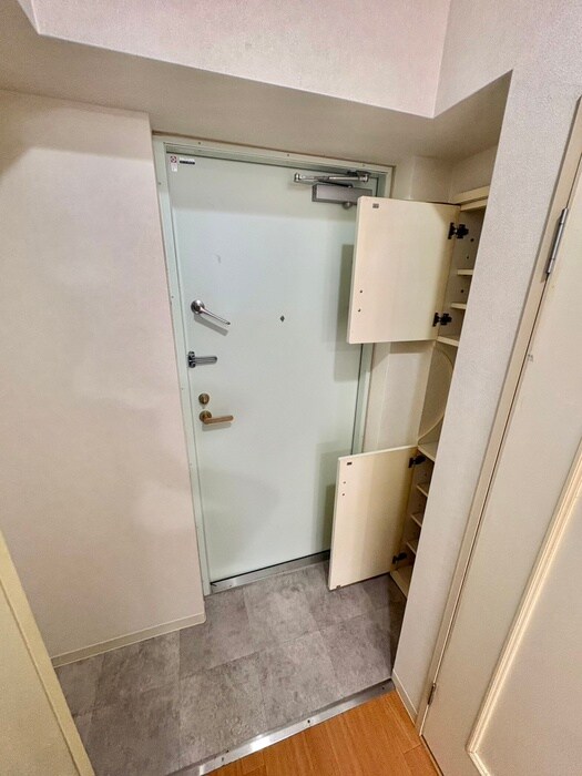 物件内観写真13　(玄関)