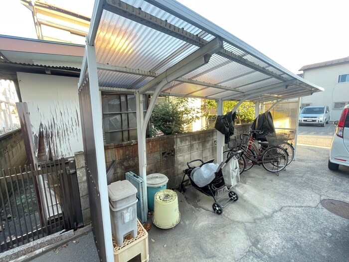 物件外観写真4　(駐輪場)