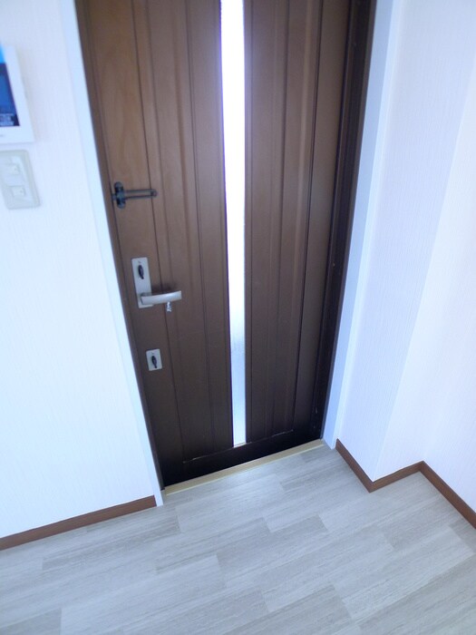 物件内観写真18　(玄関)