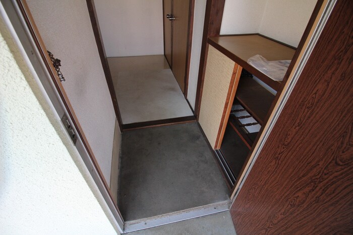 物件内観写真12　(玄関)