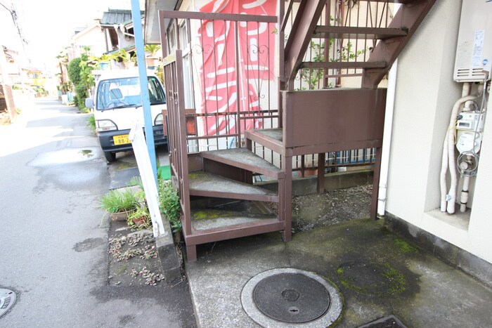 物件外観写真4　(エントランス部分)