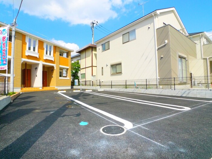 物件外観写真3　(駐車場)