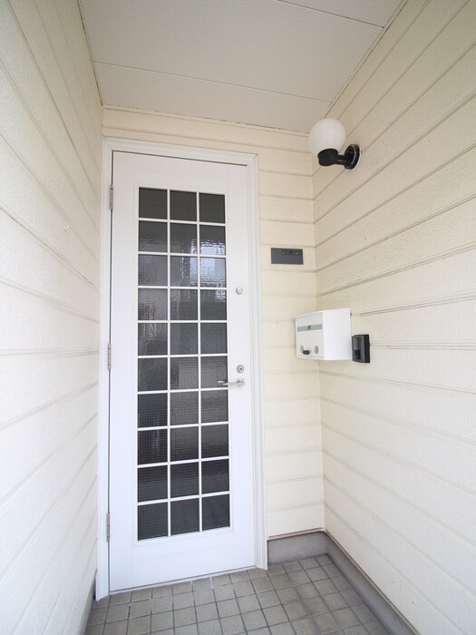 物件外観写真6　(エントランス部分)