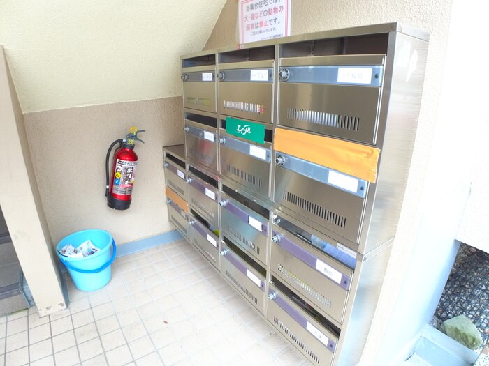 物件外観写真4　(エントランス部分)