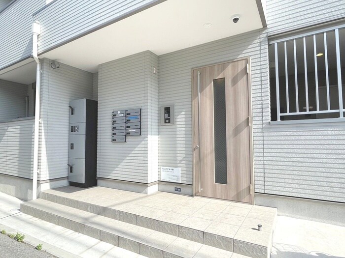 物件外観写真2　(エントランス部分)