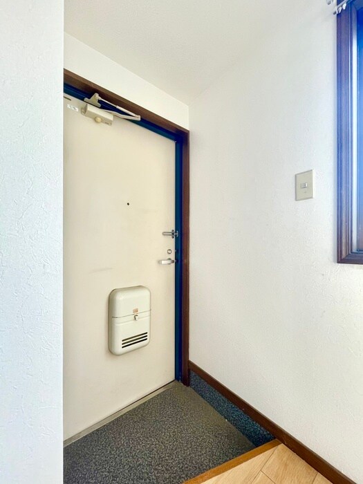 物件内観写真12　(玄関)