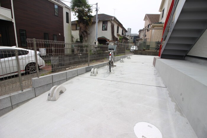 物件外観写真5　(駐輪場)