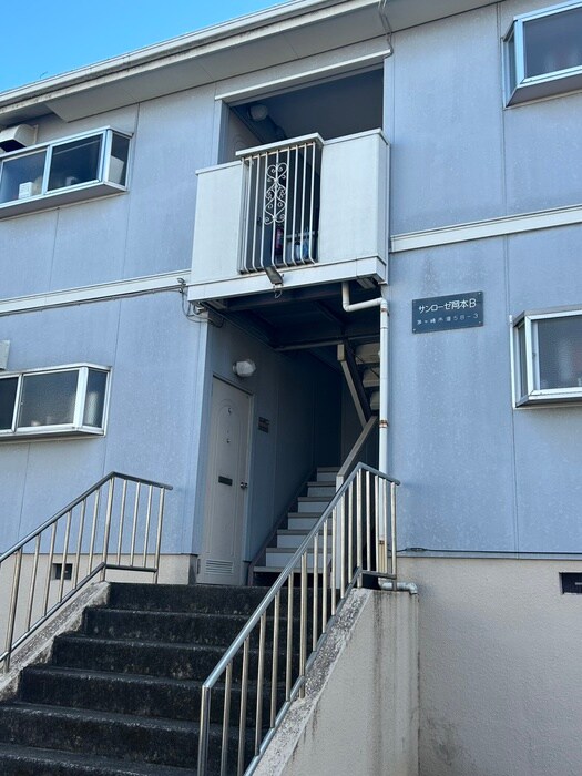 物件外観写真5　(エントランス部分)