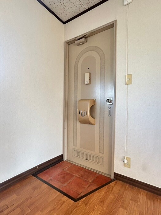 物件内観写真18　(玄関)