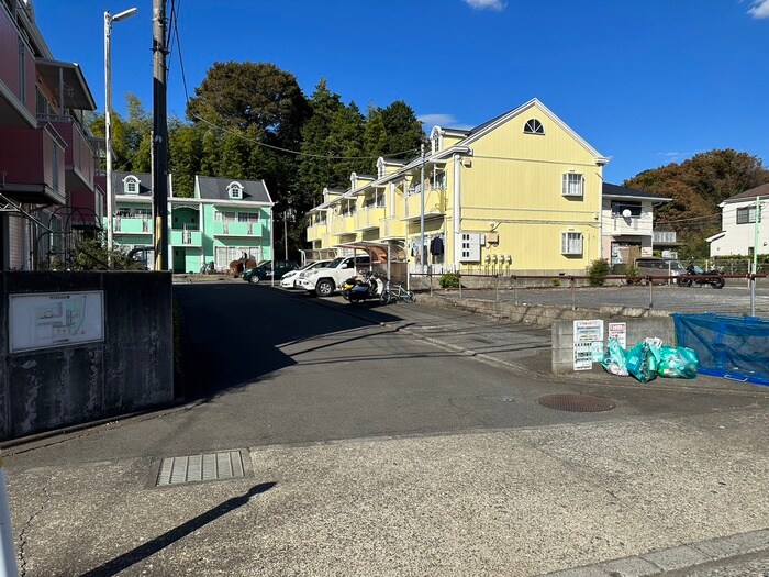 物件外観写真3　(駐車場)