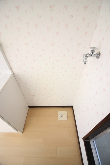 物件内観写真12　(洗濯機置場)