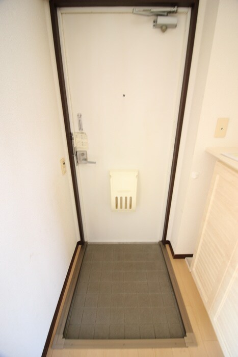 物件内観写真18　(玄関)