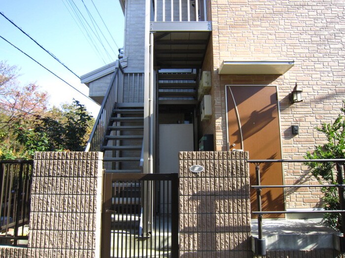 物件外観写真3　(エントランス部分)