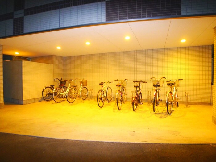物件外観写真5　(駐輪場)