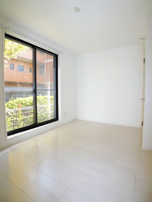 物件内観写真7　(室内からの展望)