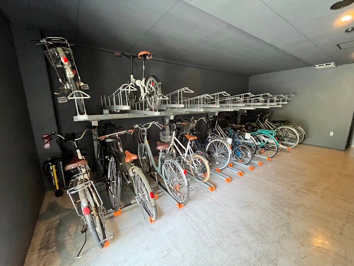 物件外観写真4　(駐輪場)