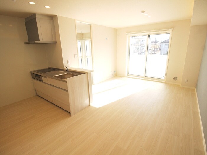 物件内観写真8　(室内からの展望)