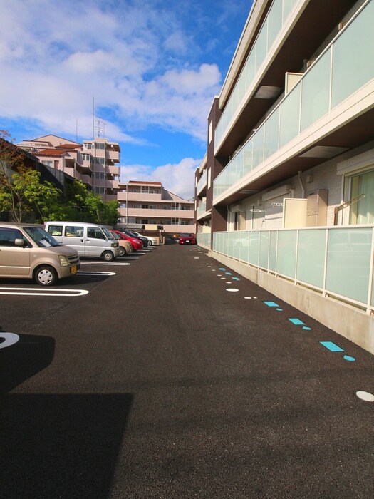 物件外観写真5　(駐車場)