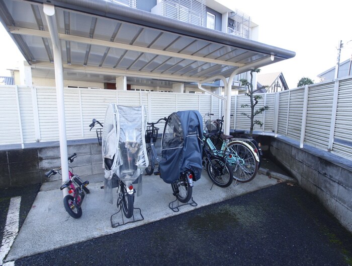 物件外観写真3　(駐輪場)
