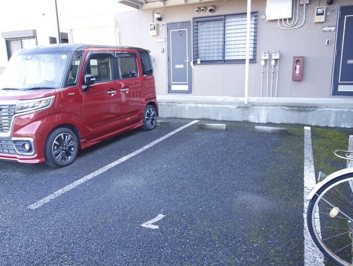 物件外観写真4　(駐車場)